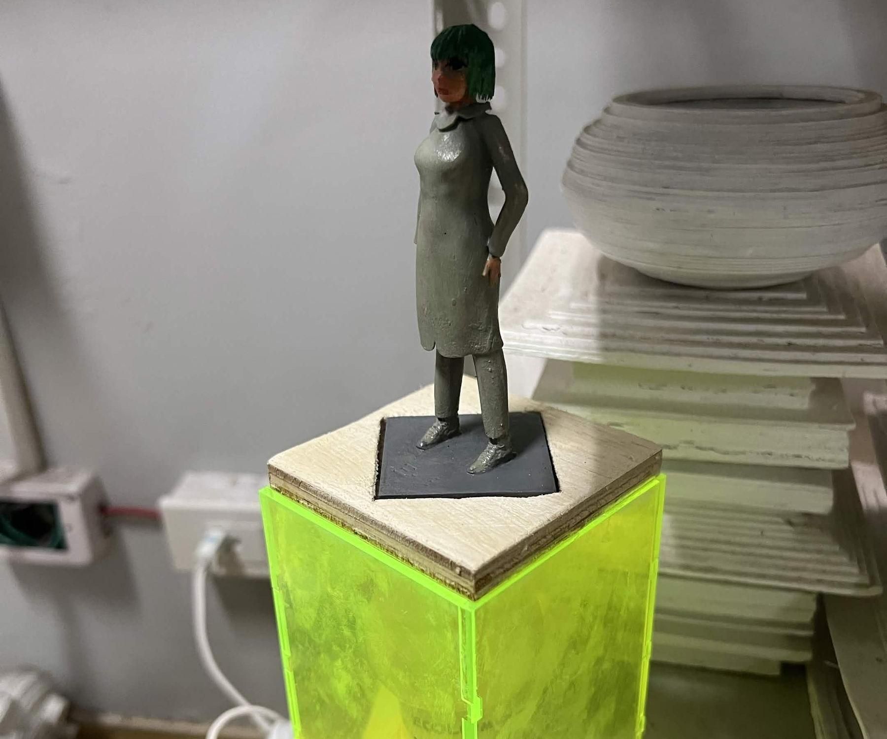 2-in-1 Lamp With Mounted Figurine