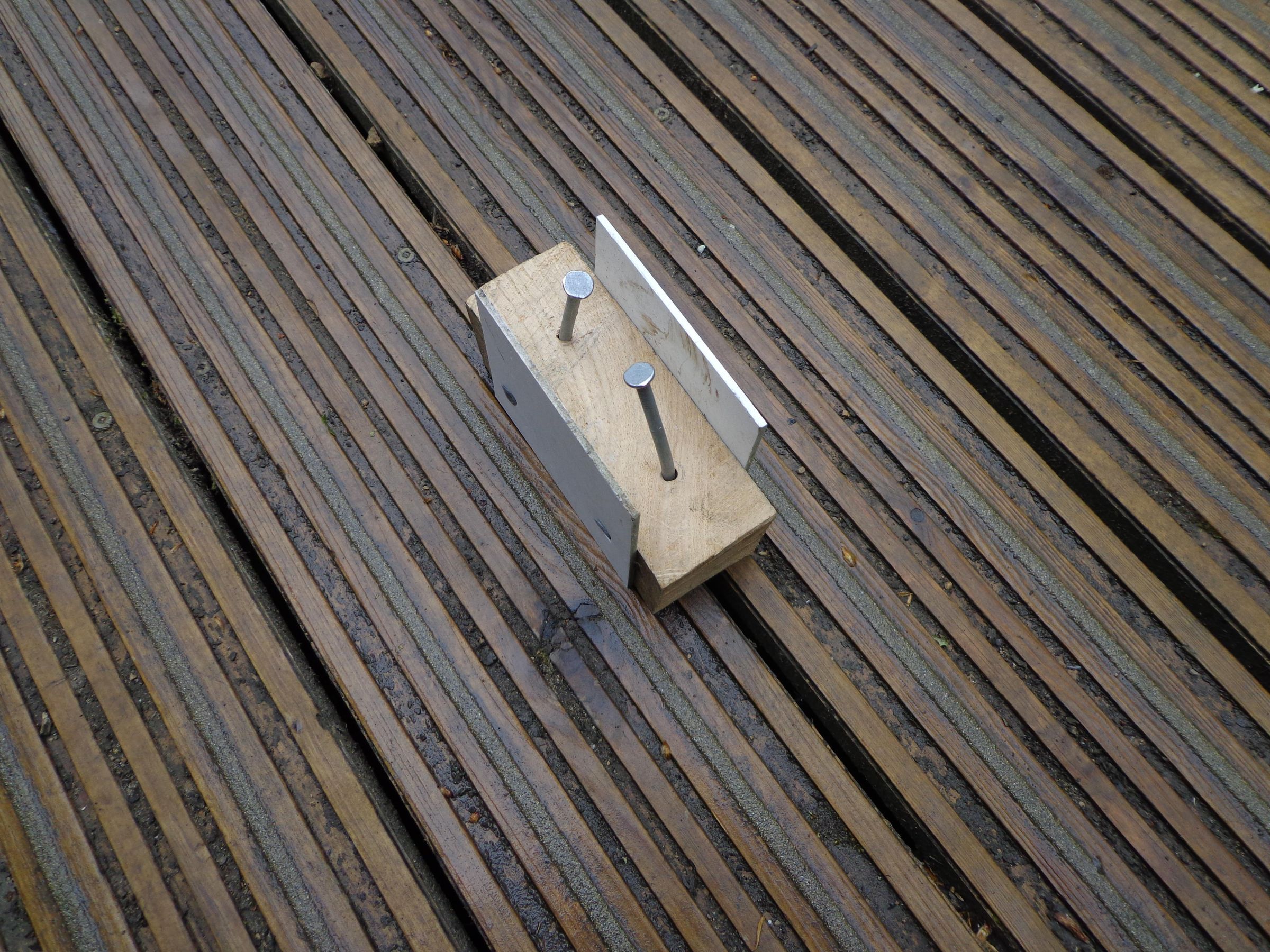Decking Gap Cleaner