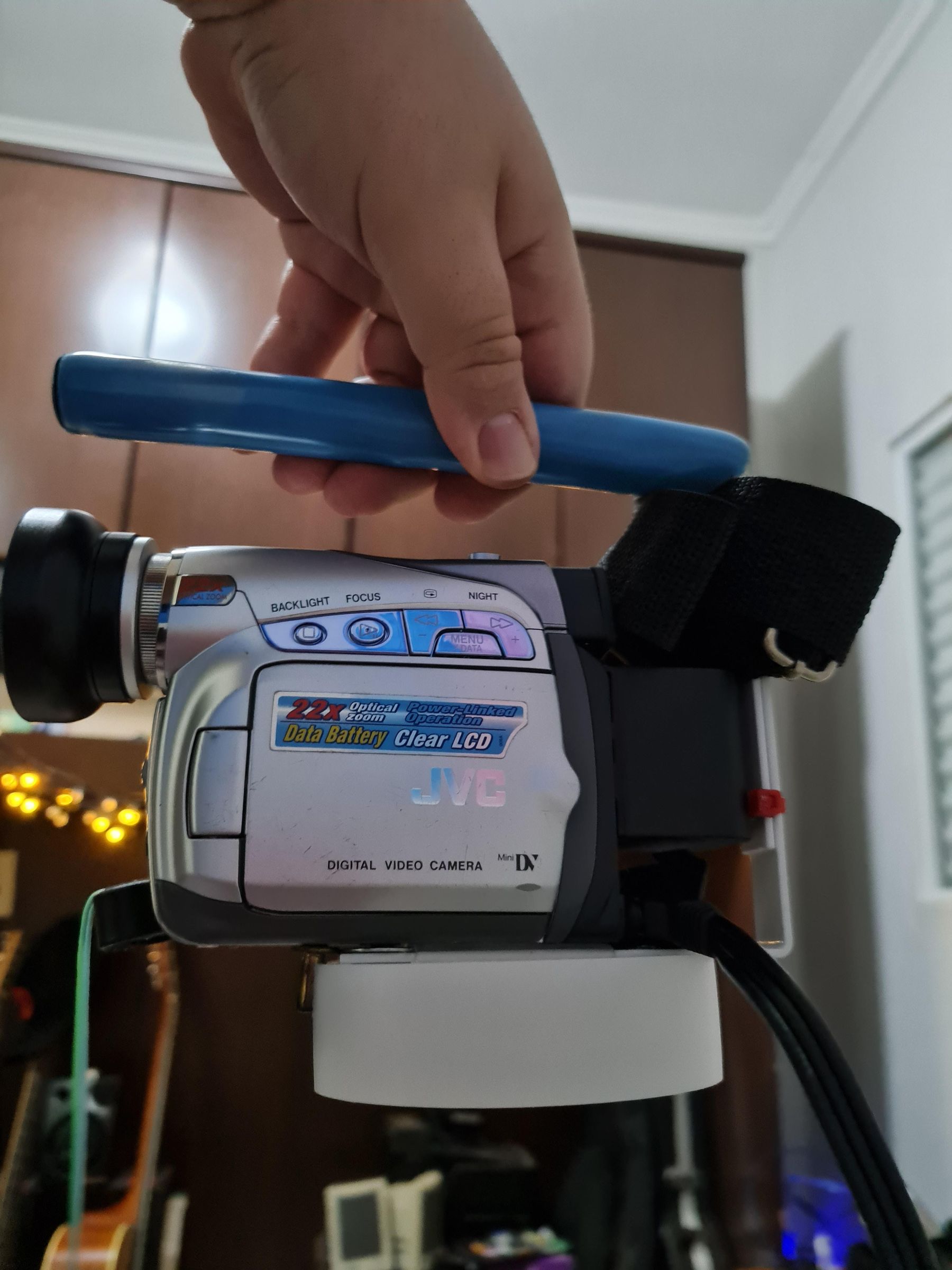 The "Scorpion" Handle - a Camera Caddy on the Cheap
