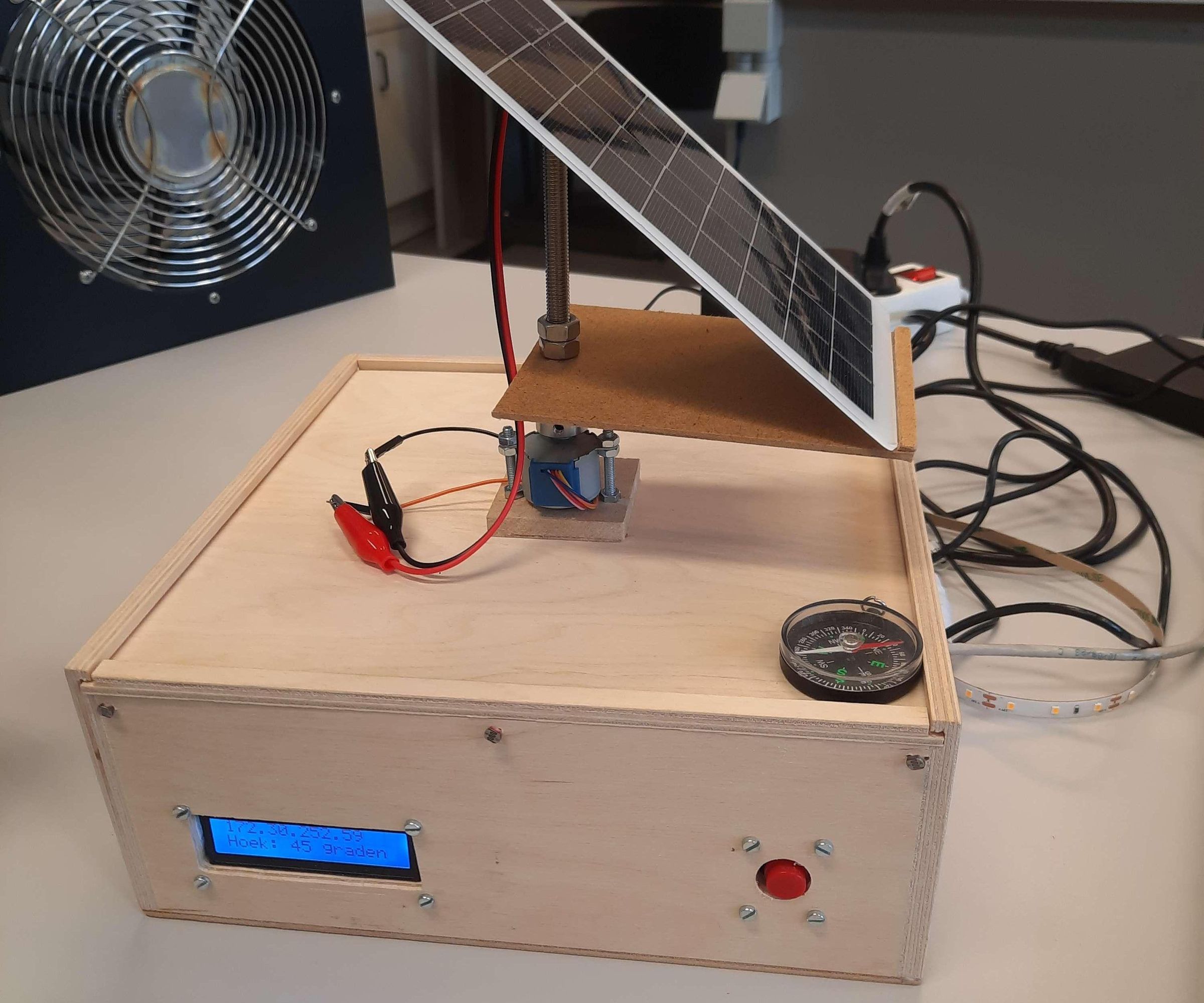 Smart Solar: Panel With Automatic Tracking
