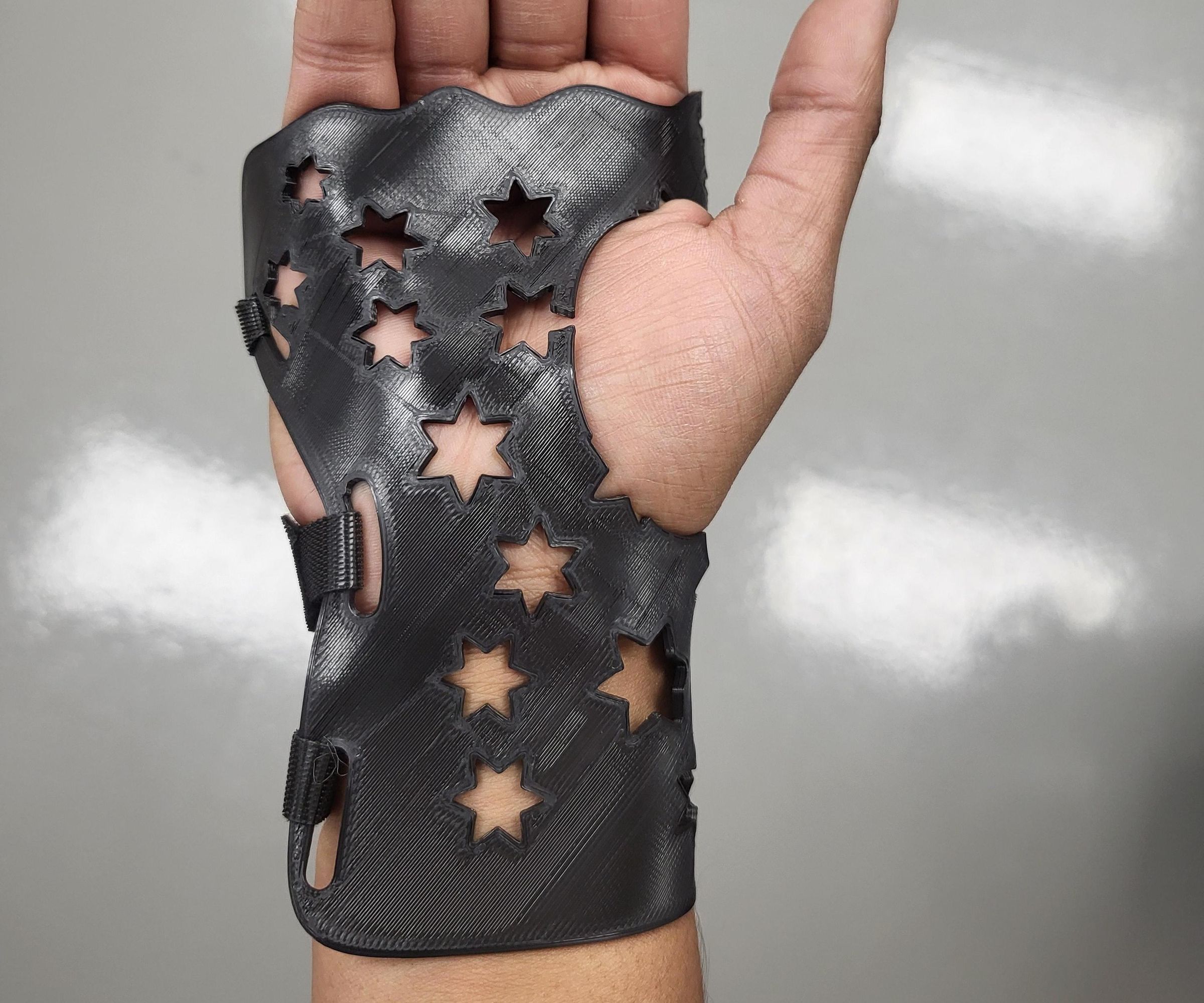 Adjustable Wrist Immobilization Brace Without 3D Scanner