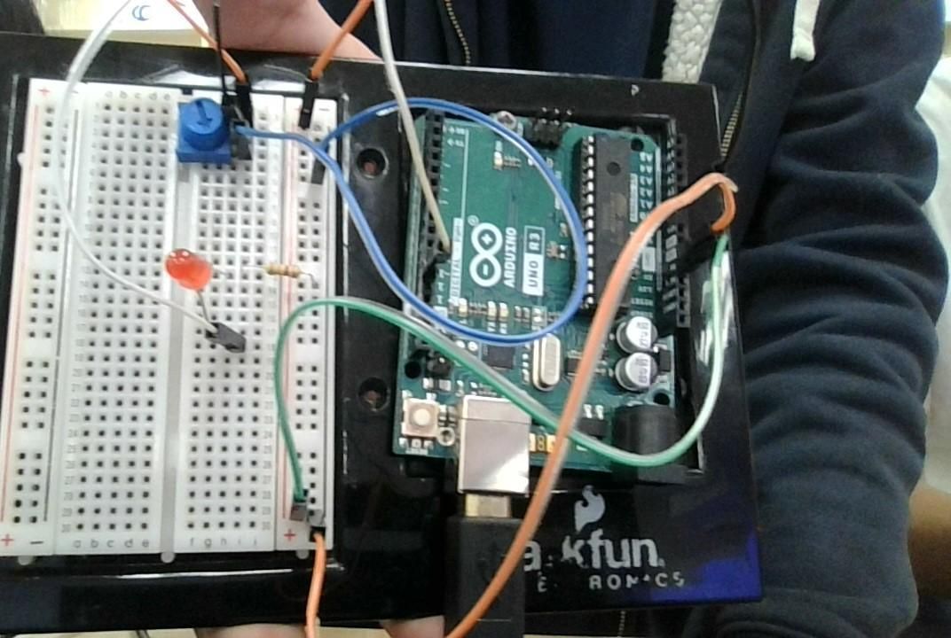 Adjustable Flashing LED Using a POT and an Arduino