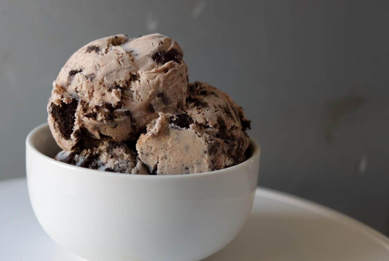 Amazing Homemade Cookies and Cream Ice Cream