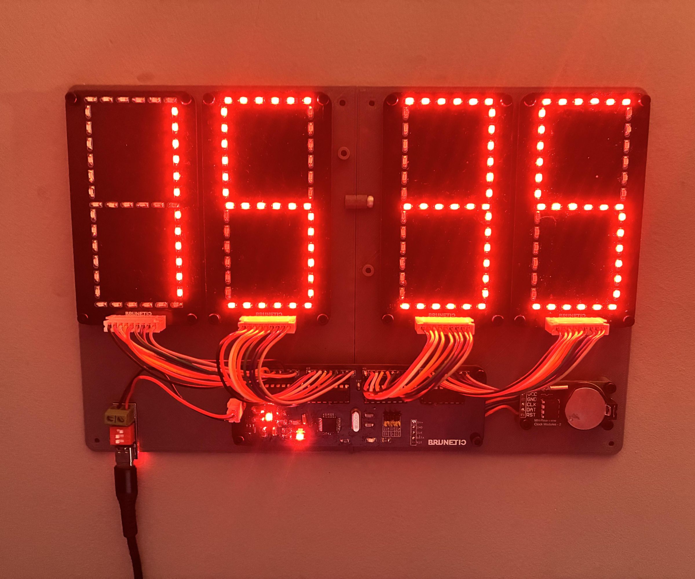 Brunetic B2 Pulse - Digital 7 Segment Clock