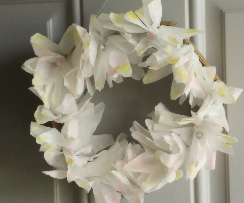 Easy DIY Wild White Daisy Wreath Using Coffee Filters