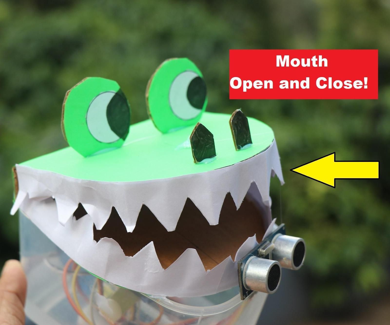 Crocodile That Opens and Close Its Mouth for Halloween Parties