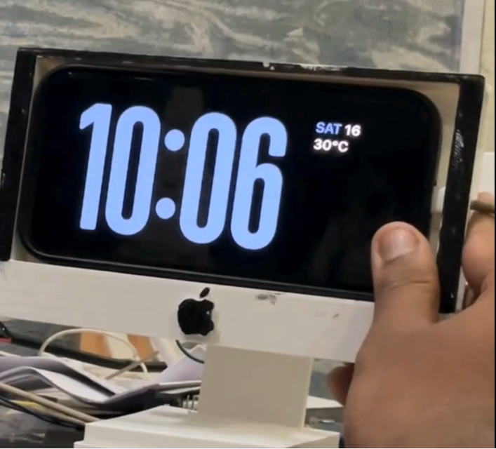 IMac-Style IPhone Charging Stand With Sleep Reminder