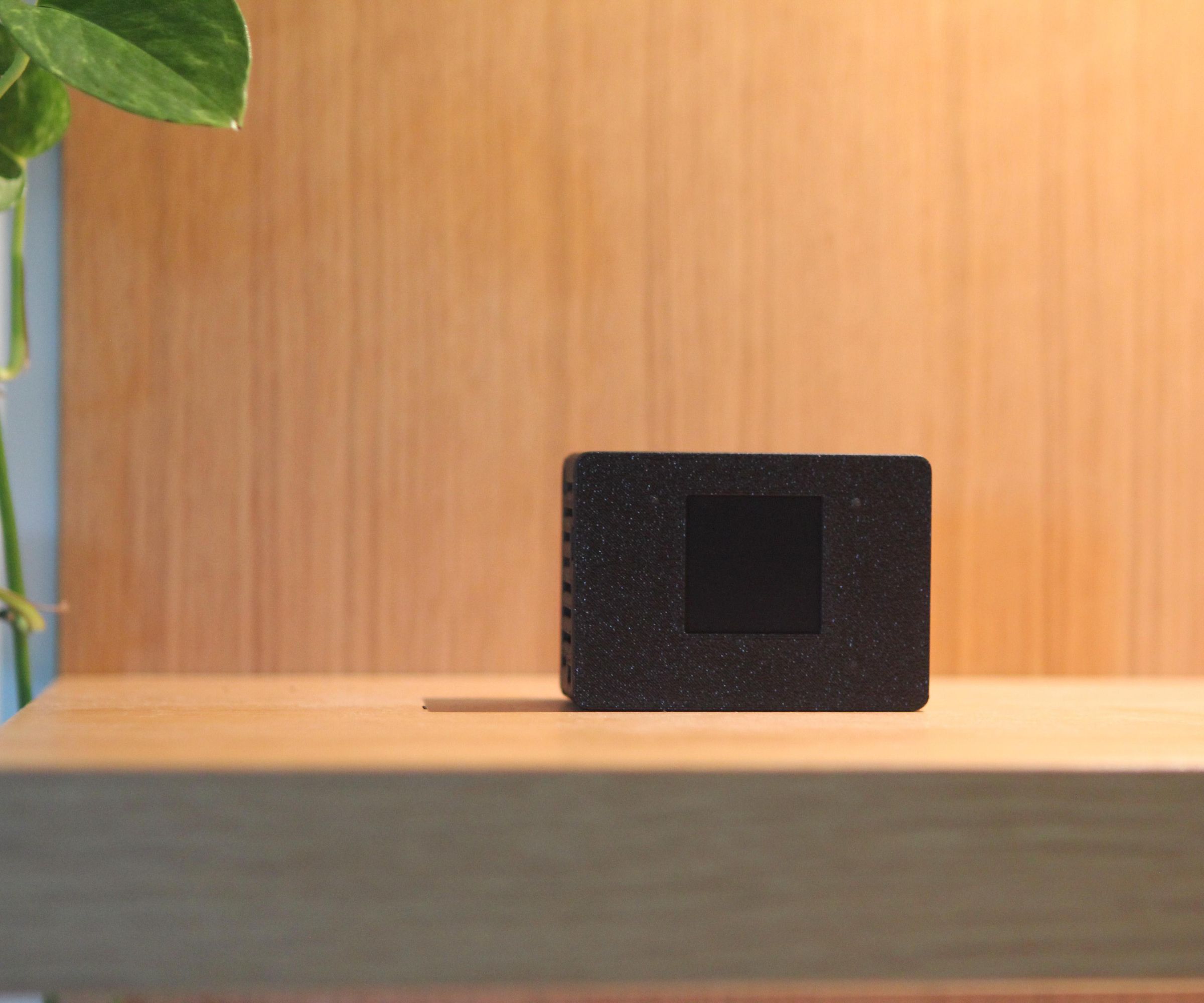 See02: a Mini Air Quality Monitor That Shows You What You're Breathing