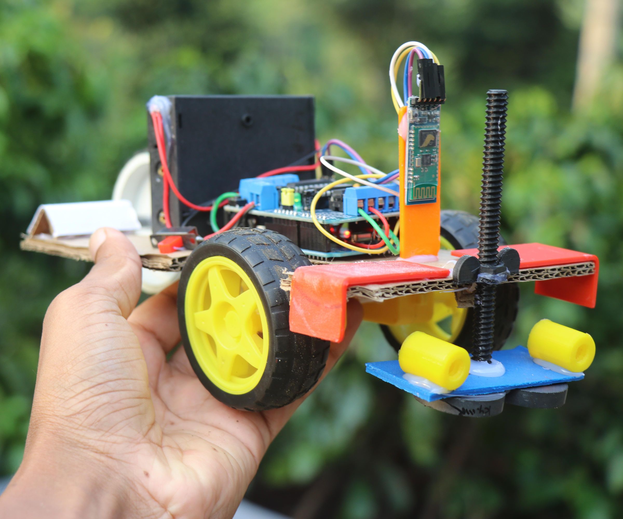 How to Make Metal Collecting Robot Using Arduino Controlled by Bluetooth