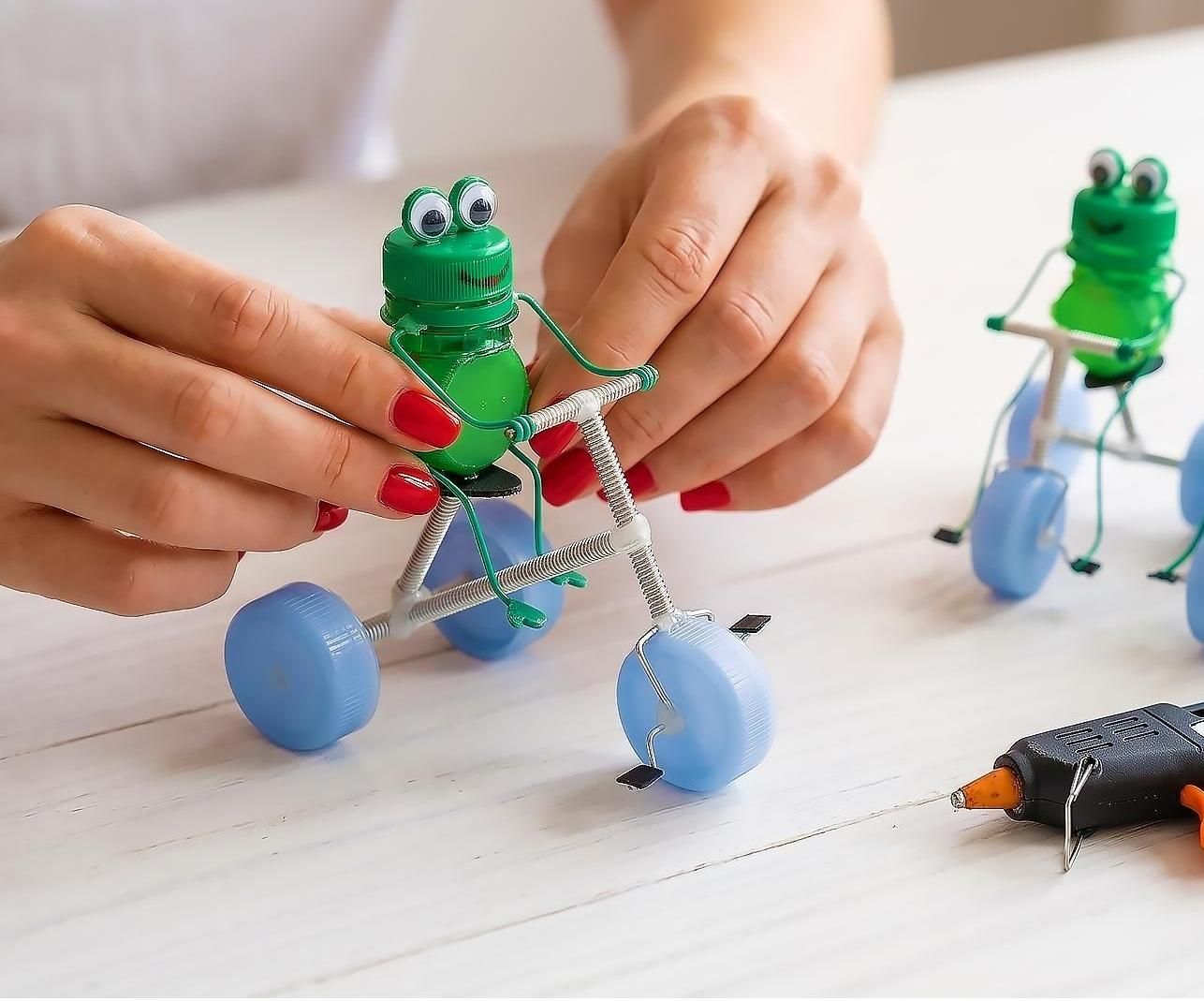 Turn Plastic Bottle Caps Into a Tricycle Frog 🚲