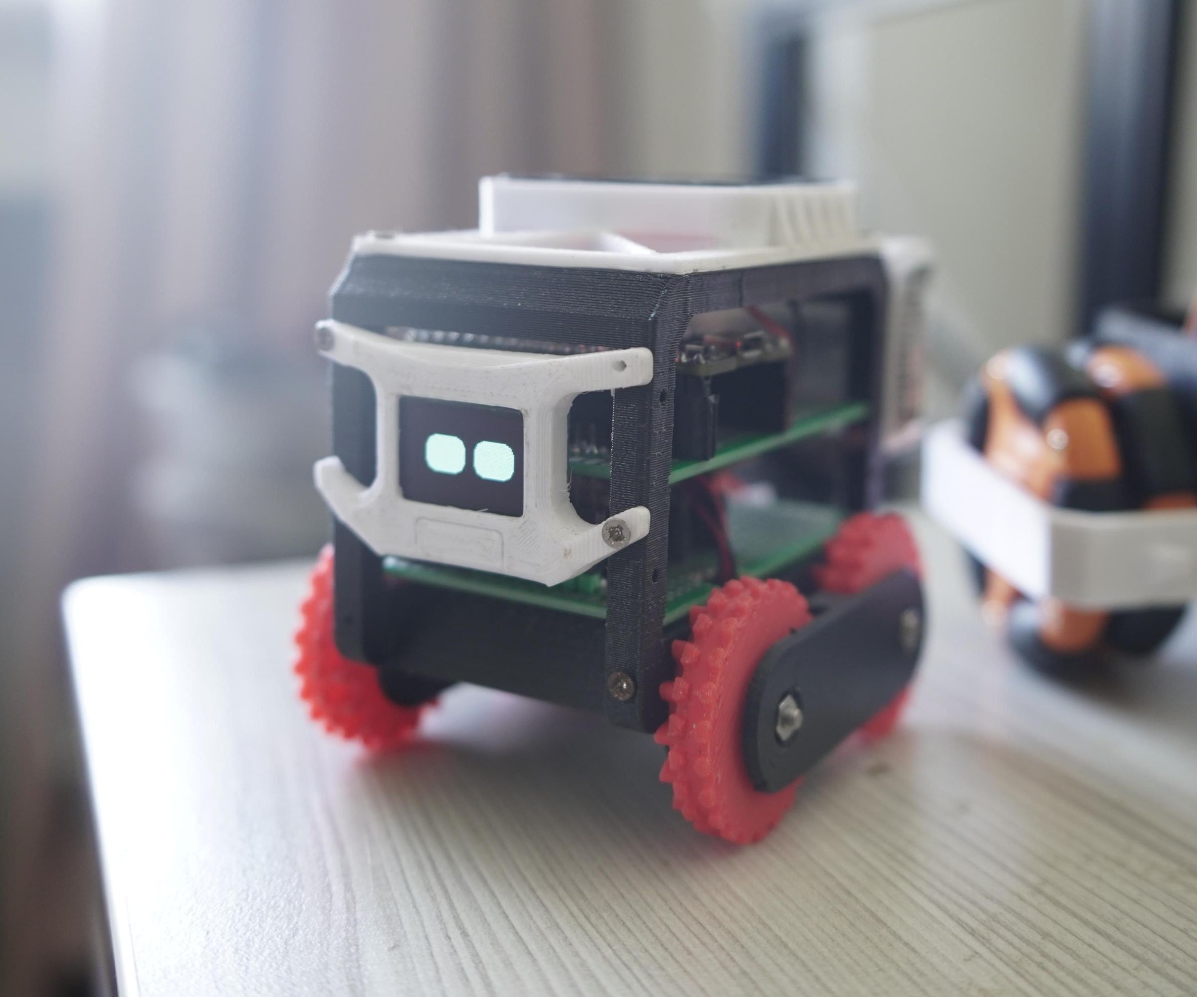 Tiny Desktop Robot With ESP32 and FreeRTOS