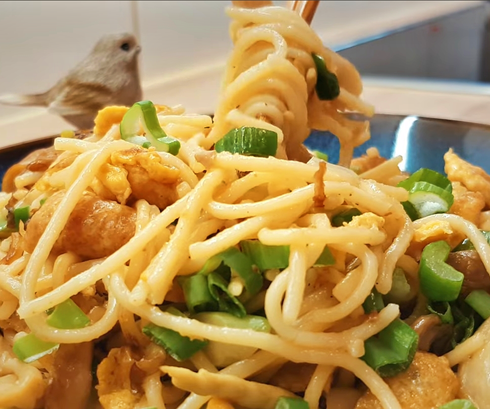How to Make Stir Fry Noodles With Puffed Tofu & Mushroom