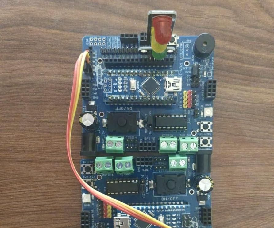 Two-Way Traffic Light System Using Two Arduino UNO Boards