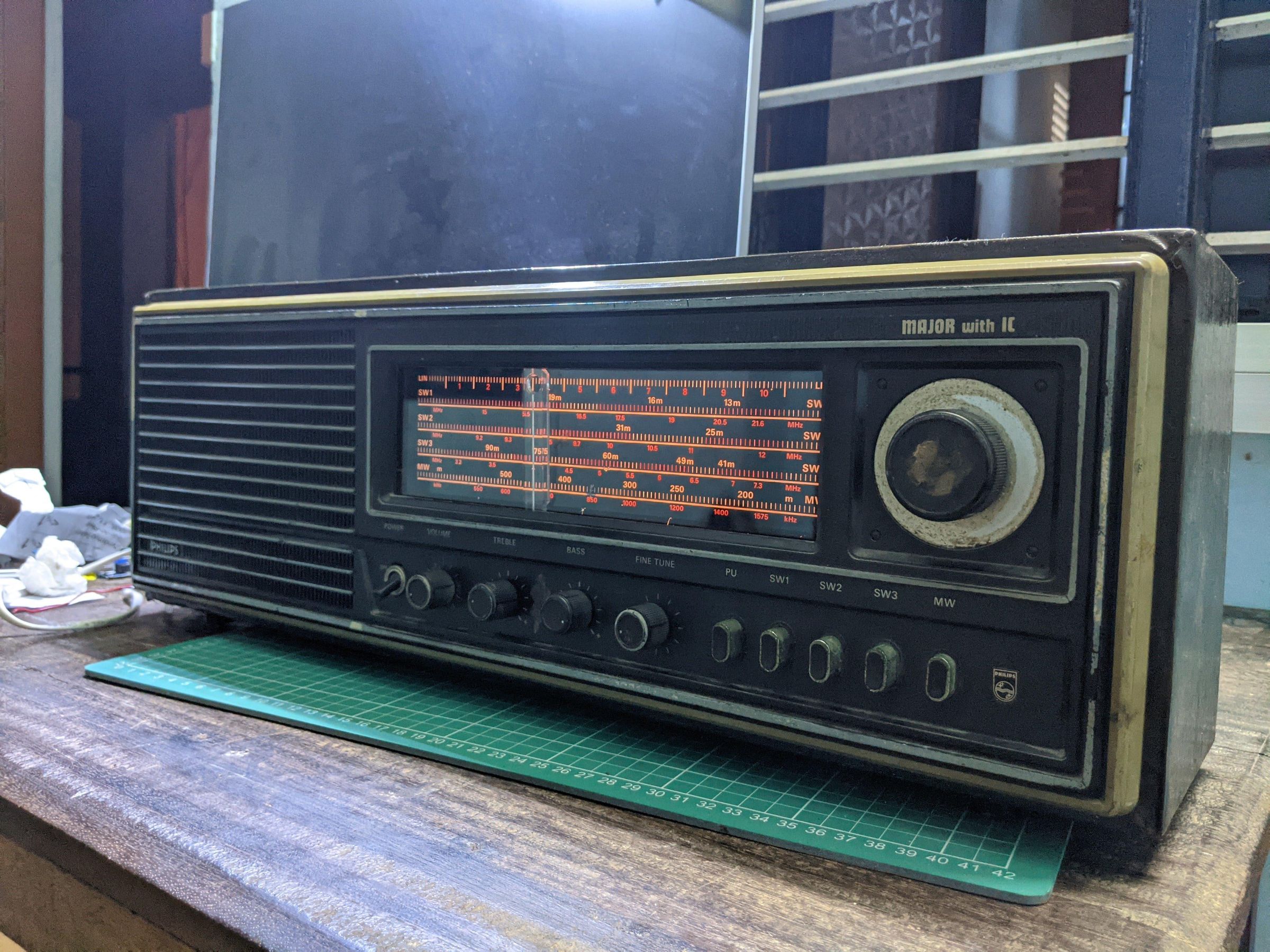 How to Repair and Restore an Old Philips Major Radio
