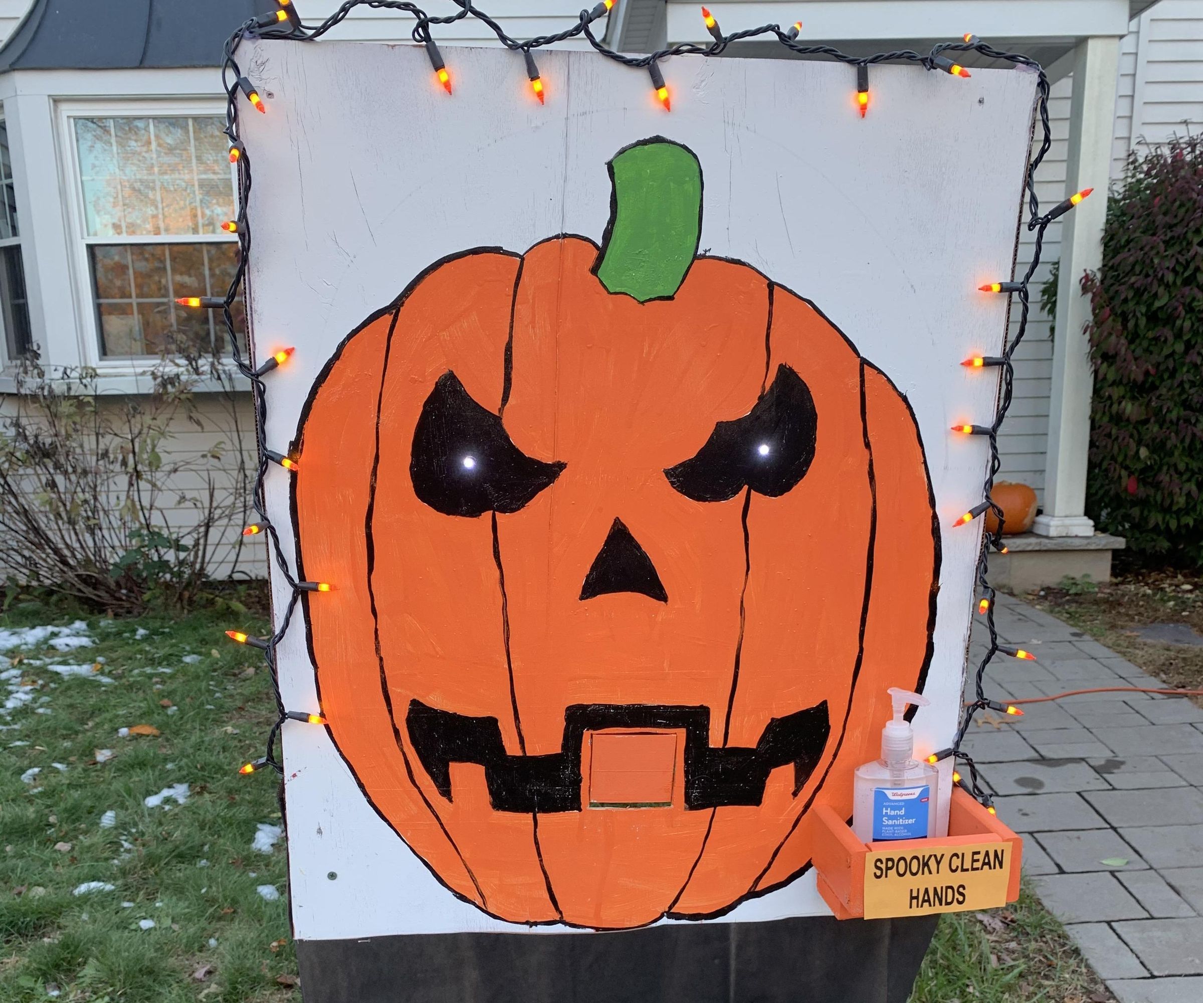 Halloween Play-Doh Dispenser