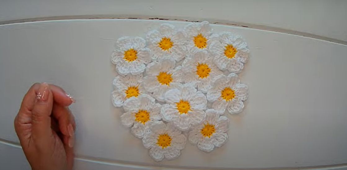 Crochet Daisies: Simple and Elegant for Every Season!