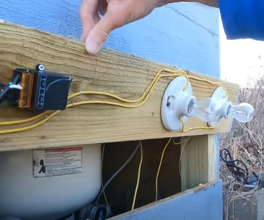 DIY 240-Volt Well House Heater Using 120-Volt Light Bulbs