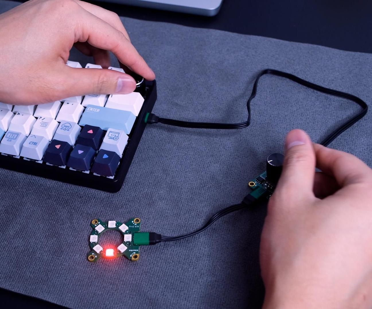 AgileWhisker Keyboard - a Fully Programmable, Expandable, Open-source Keyboard Designed for Creativity