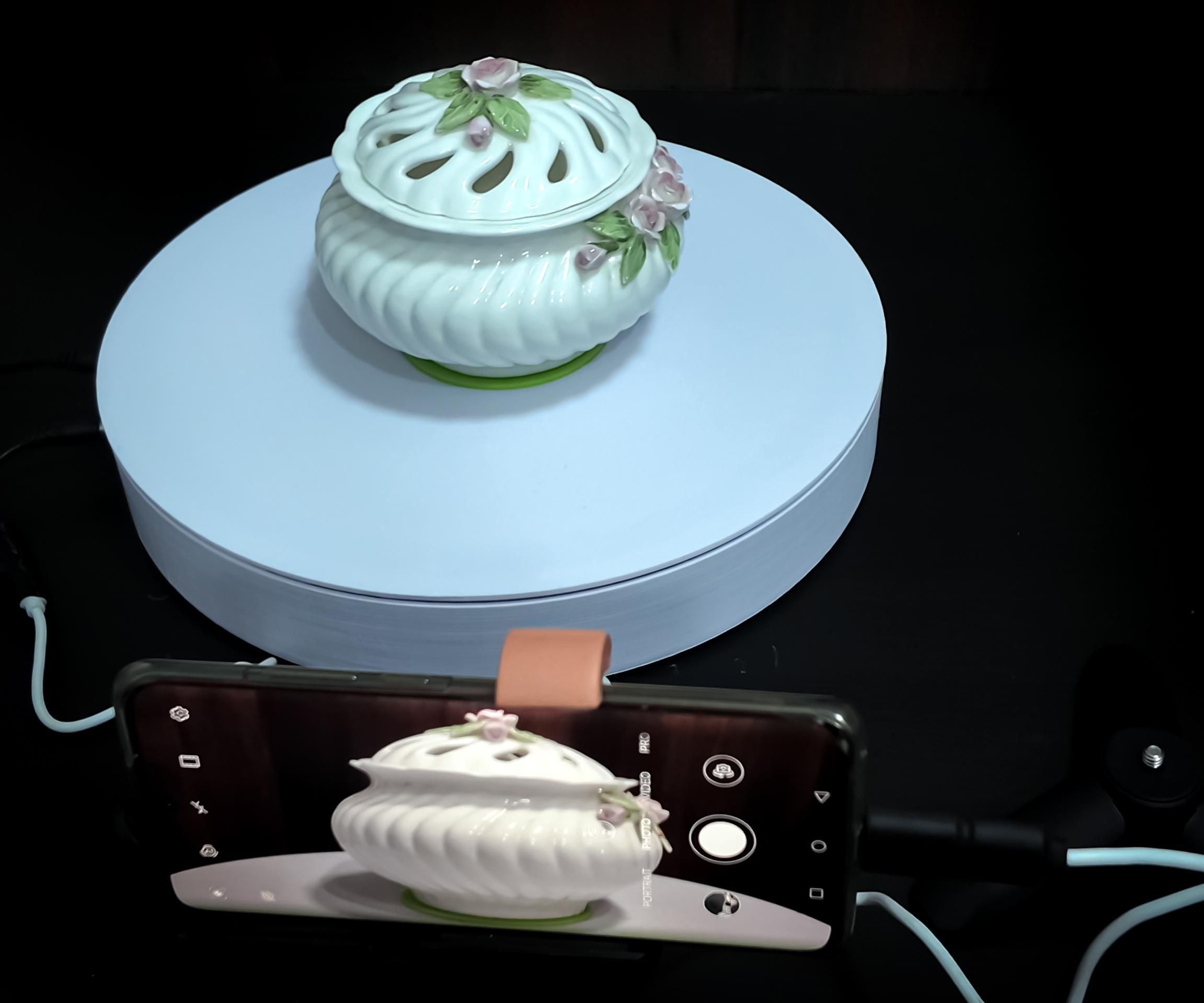 Bluetooth-Controlled 360° Motorized Turntable for Product Photography