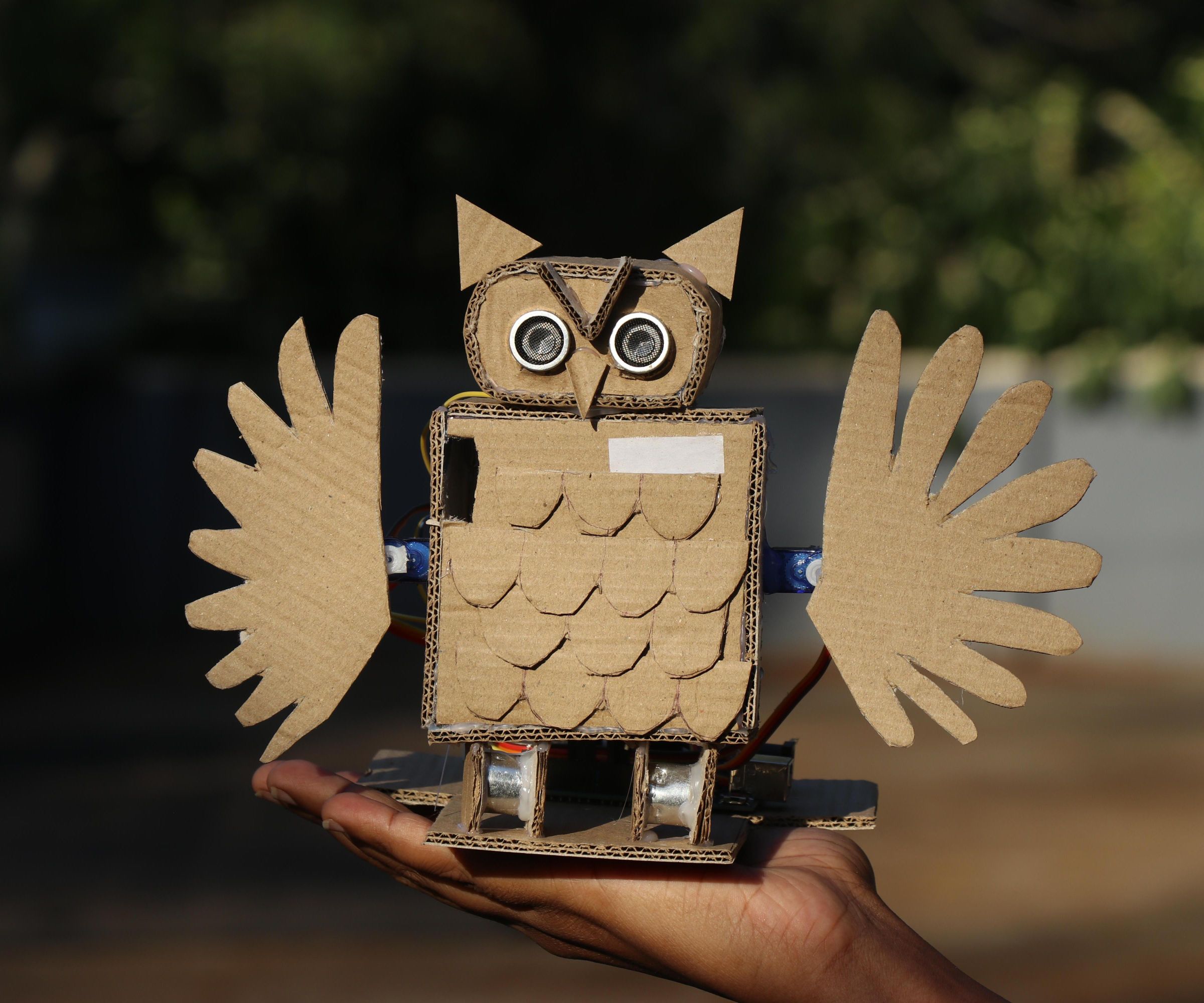 DIY Owl Piggy Bank That Flaps Its Wings for Halloween