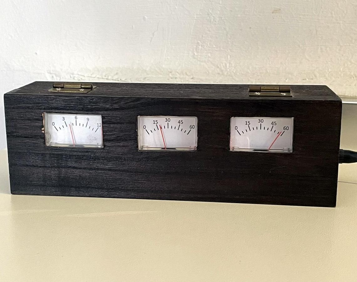 Arduino Voltmeter Clock