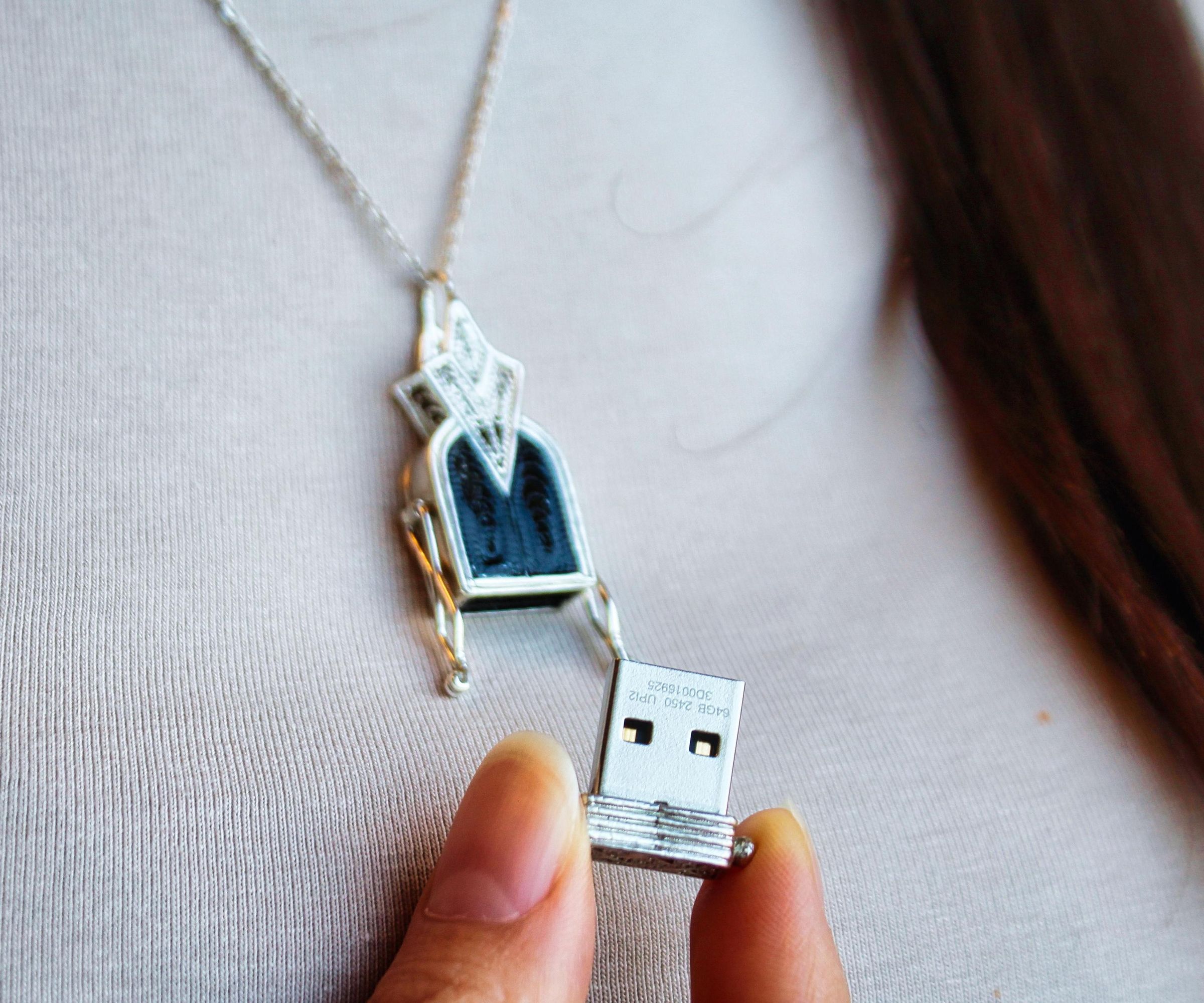 The Elder Scrolls V Skyrim Quest Marker Amulet With Concealed USB Drive