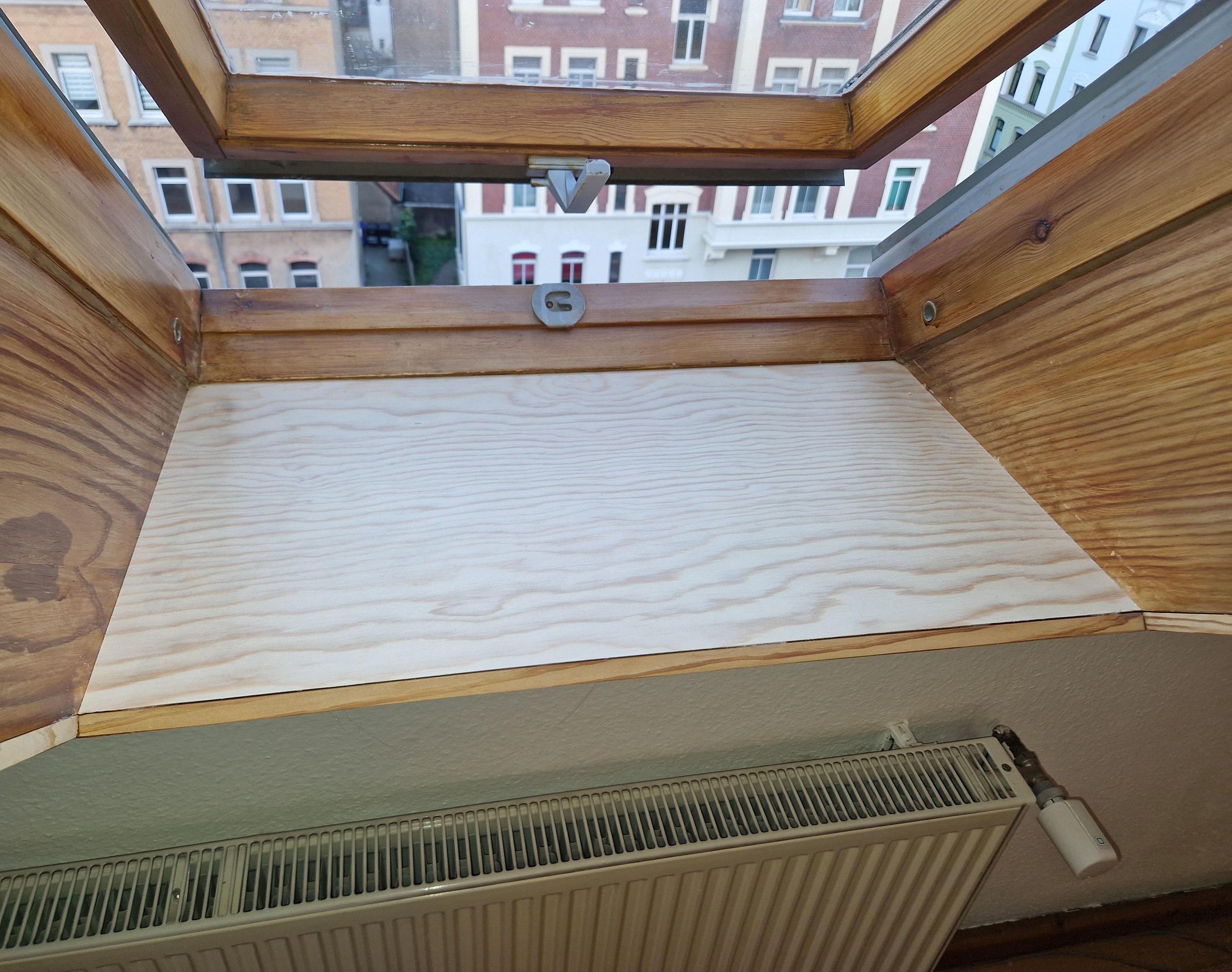 DIY Window Board Revival: Fast, Cheap, Effective (DO TRY AT HOME)