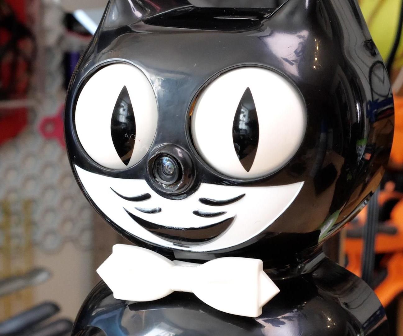Kit-Cat Clock's Eyes Follow You