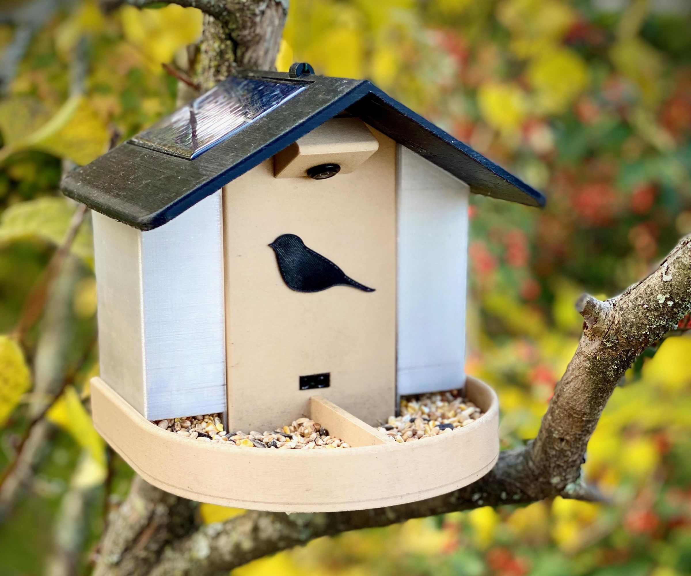 Happy Birds ! a World of Connected Bird Feeders / Connectez Vous Aux Jardins Du Monde (bilingue)