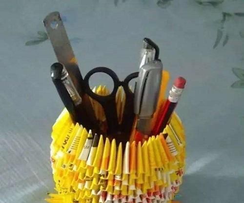  Make a Paper Pineapple Pen Holder