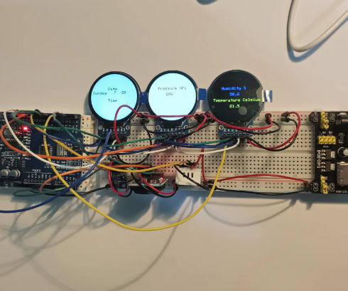 Retro Barometer With Round Displays