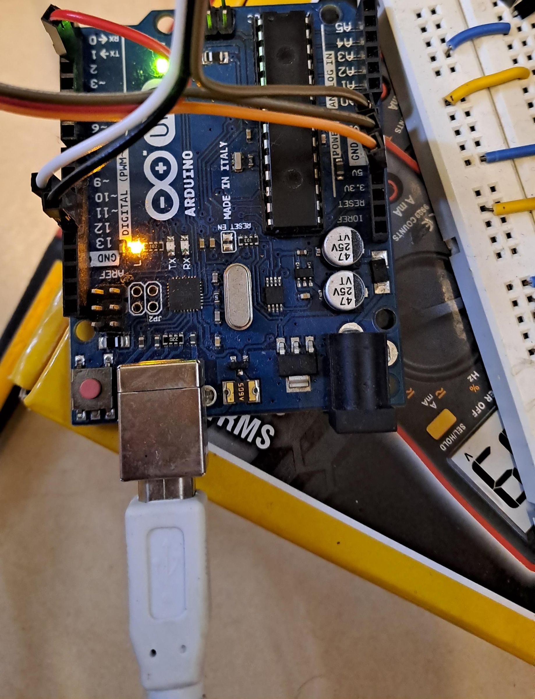 Digital Mains Frequency Meter Using Arduino Uno