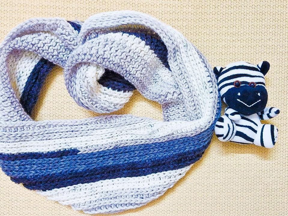 How to Crochet a Easy Knit Like Infinity Scarf