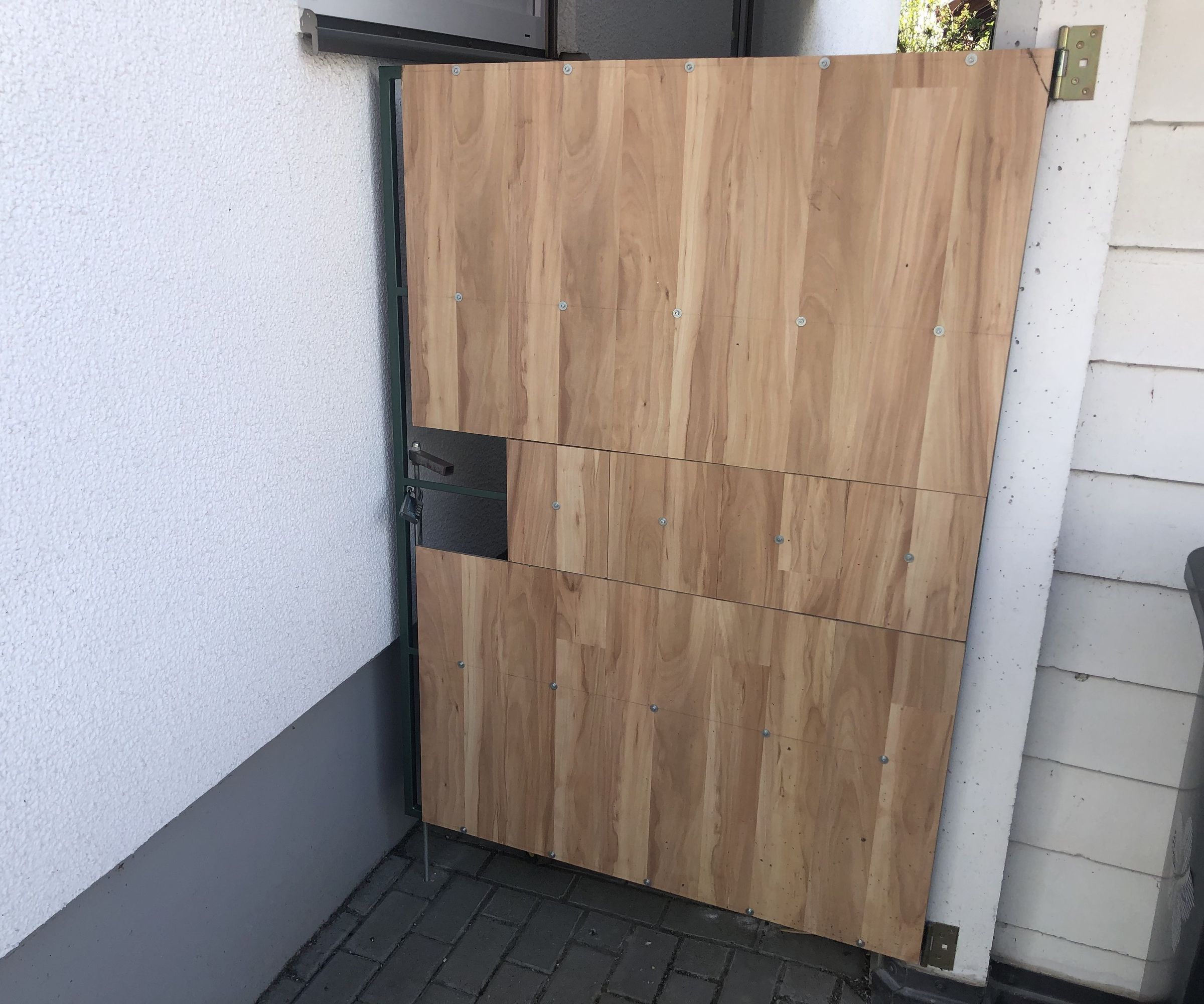 Simple Gate