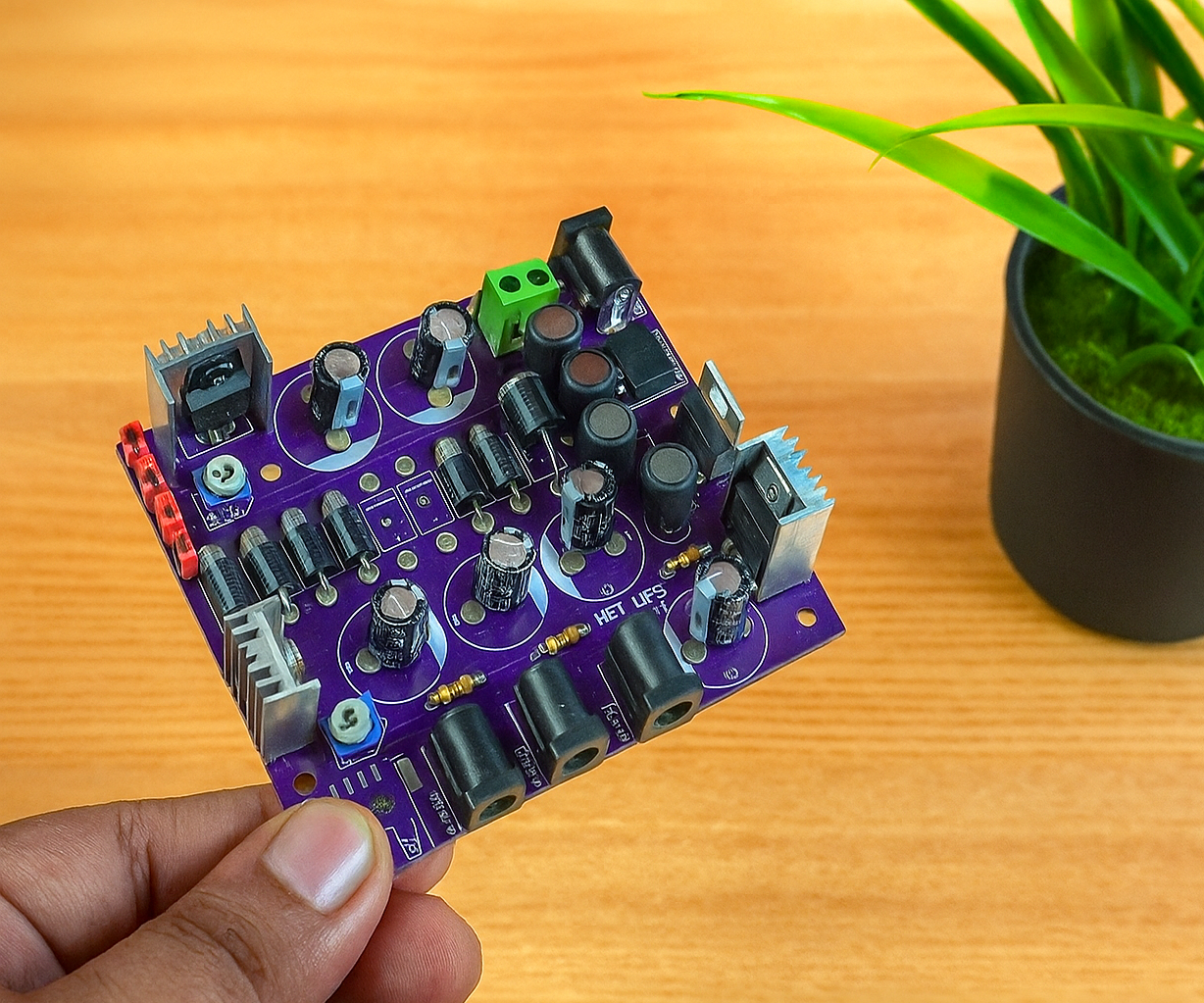 🔋 How to Make a Hybrid Solar-Based WiFi Router/ONU UPS (12V, 9V, 5V Output) | Full Circuit Guide