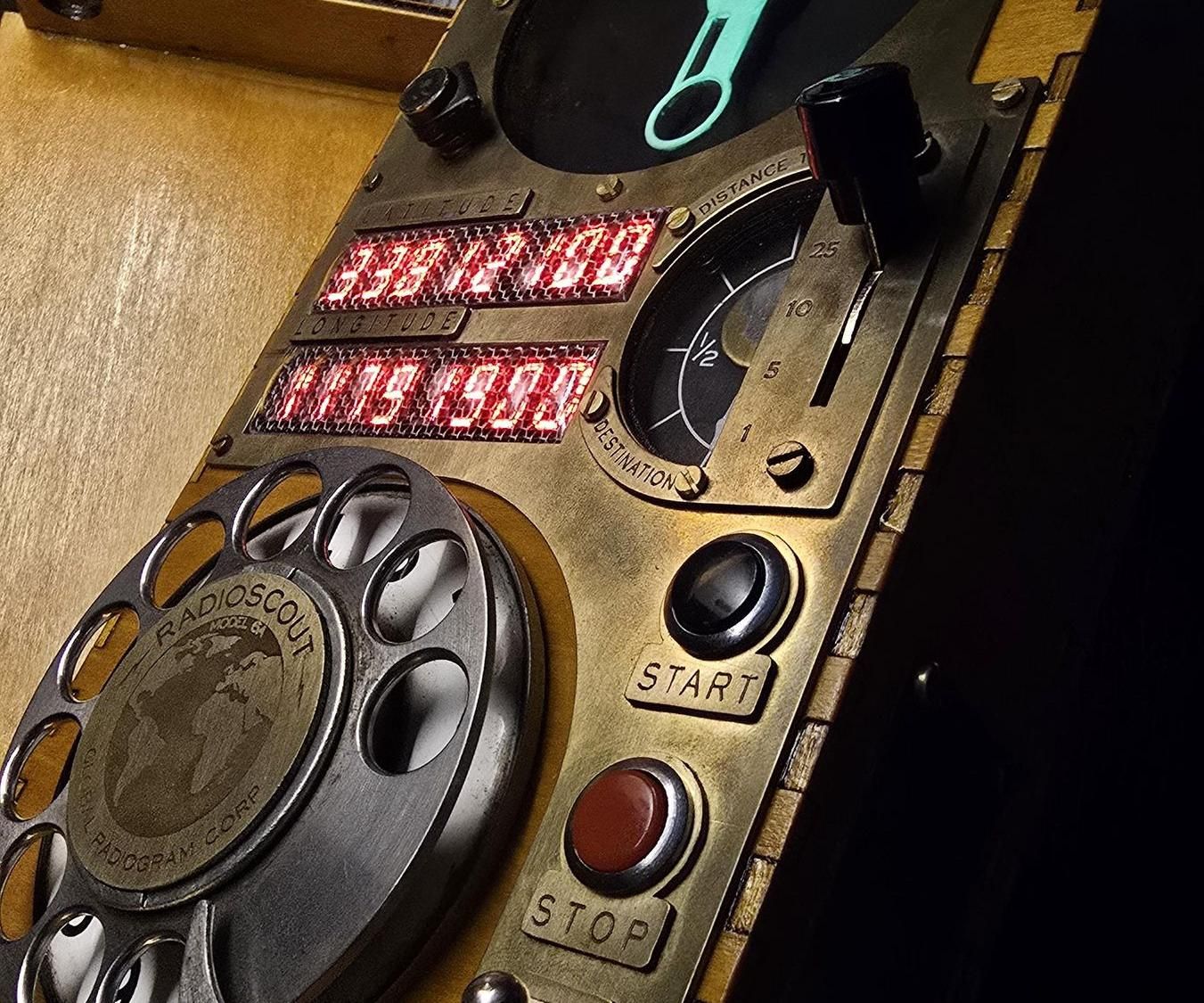 RADIOSCOUT, a Working GPS Compass With a Rotary Dial