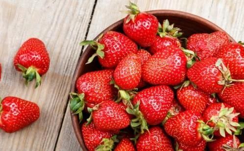 How to Extract DNA From a Strawberry