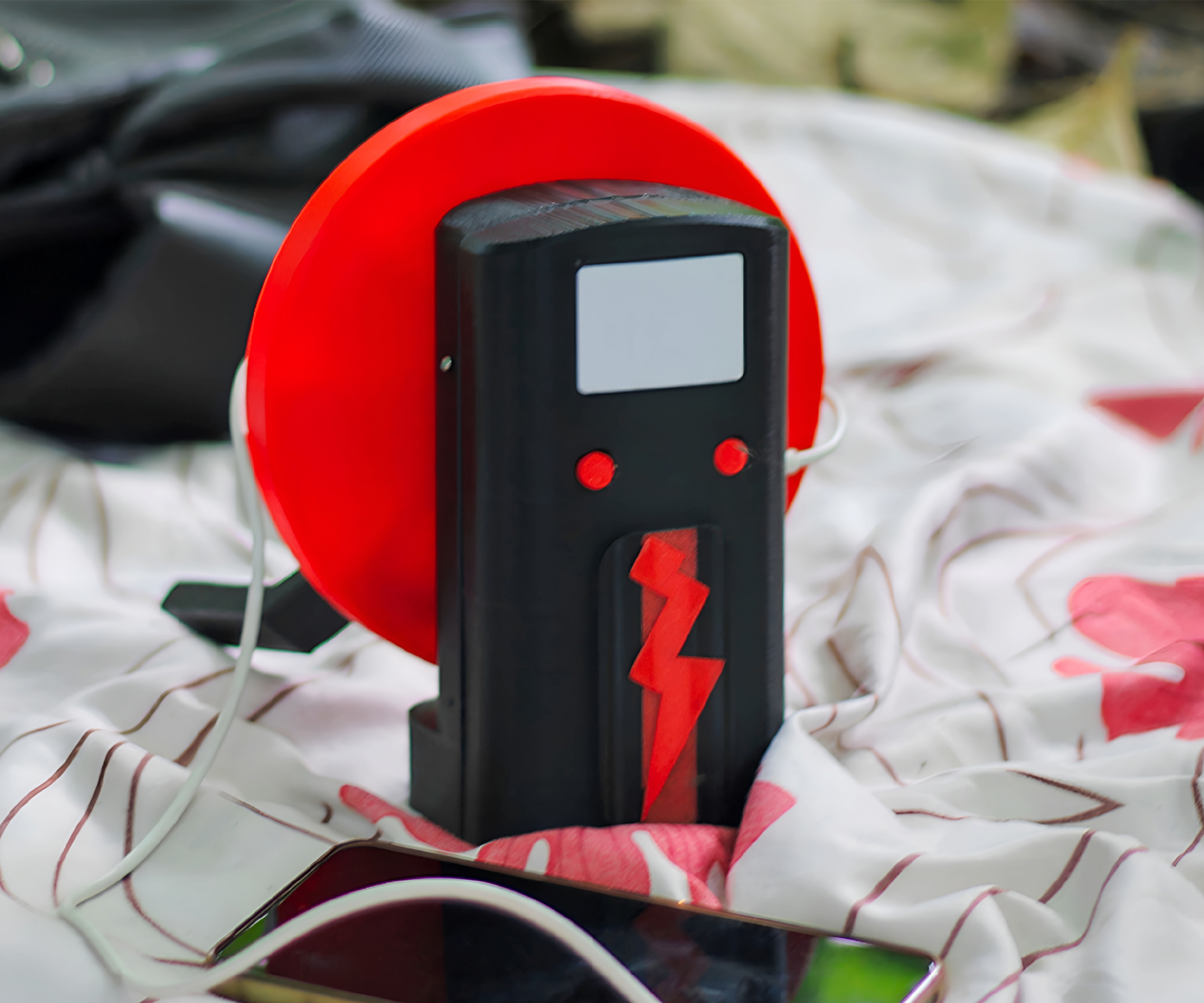RE:VOLT — a Hand-Crank Emergency Power Bank & Smart Lamp