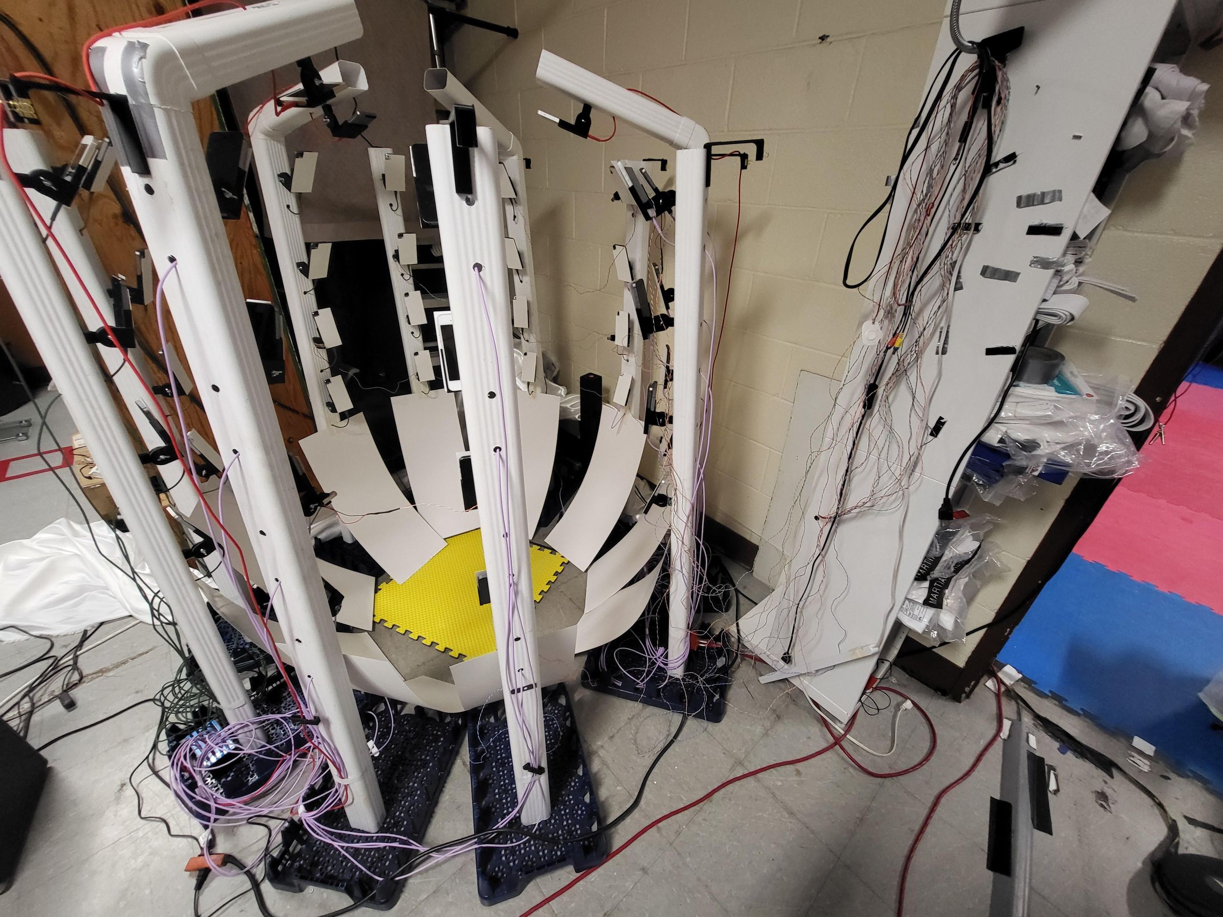 Building an Instant Photogrammetry 3D Scanner by Up-cycling Old IPhones.