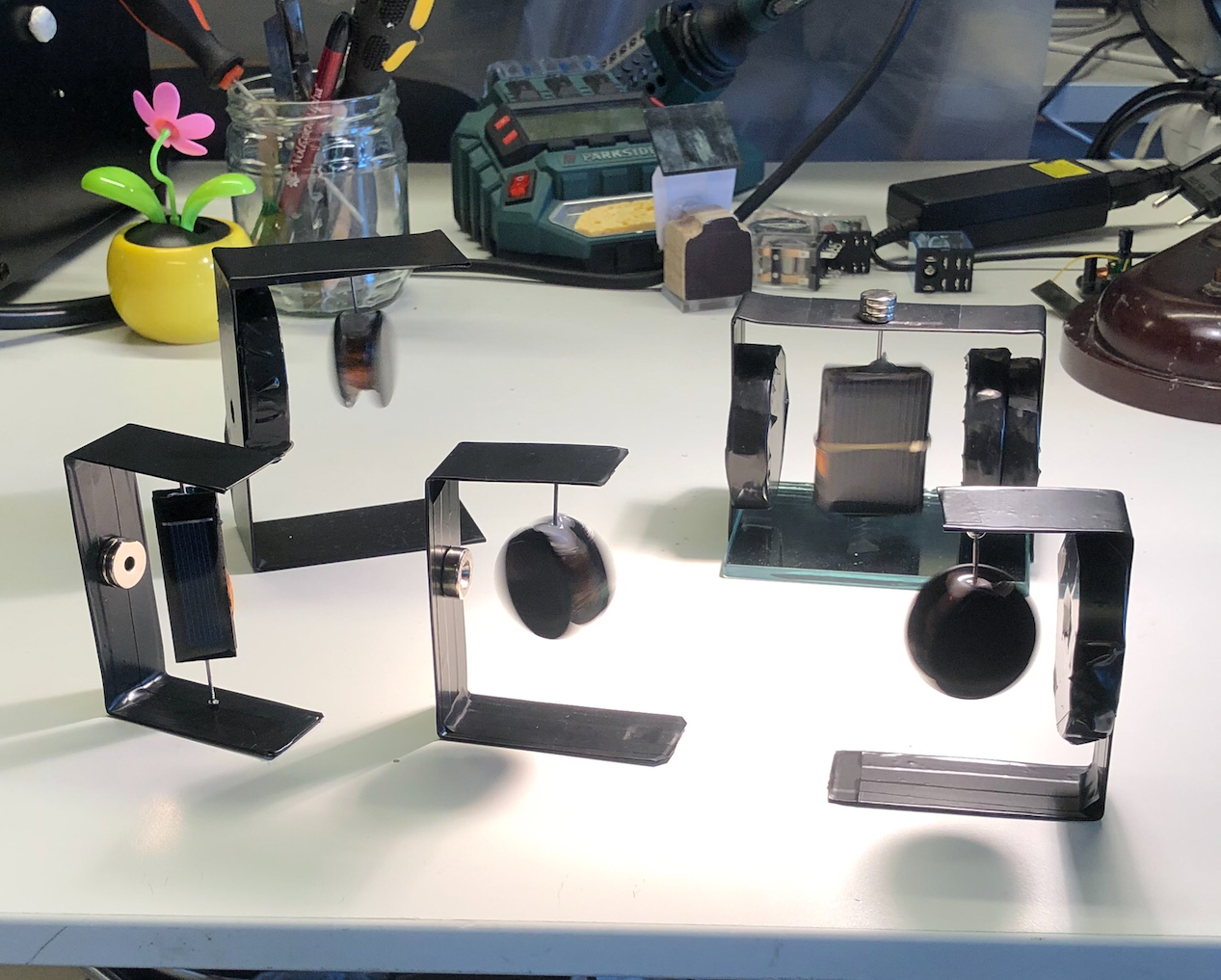 Solar Motor Spinner With Easy Change and Adjustment of Magnets
