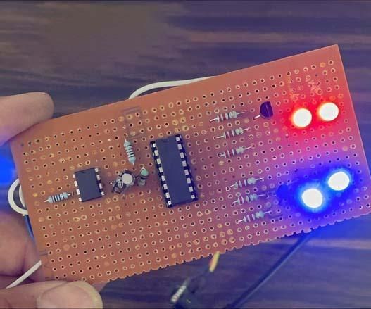Blinking Police Light LED Effect Using 555 Timer.