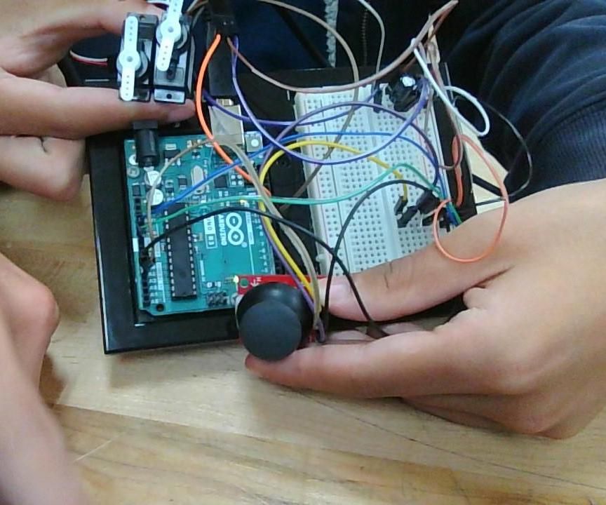 2 Servos Controlled by a Joystick