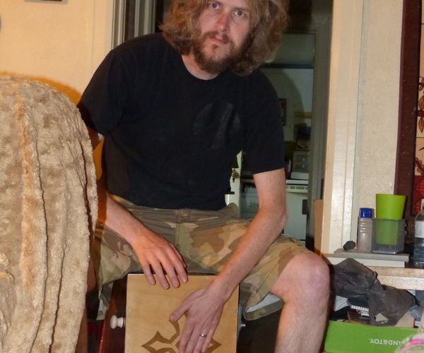 Cajon (Ka-Hone)