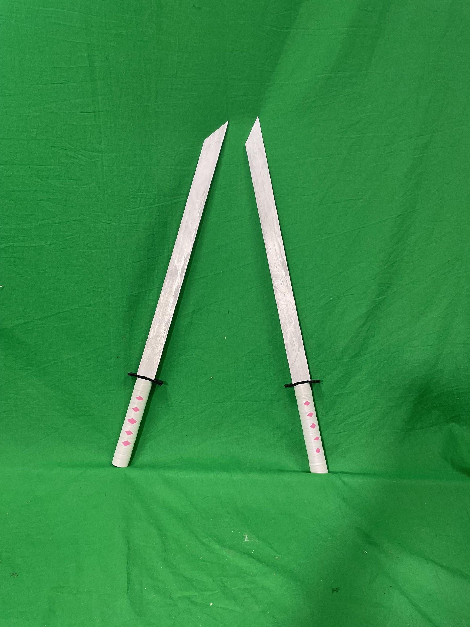 Gwenpool Katanas 