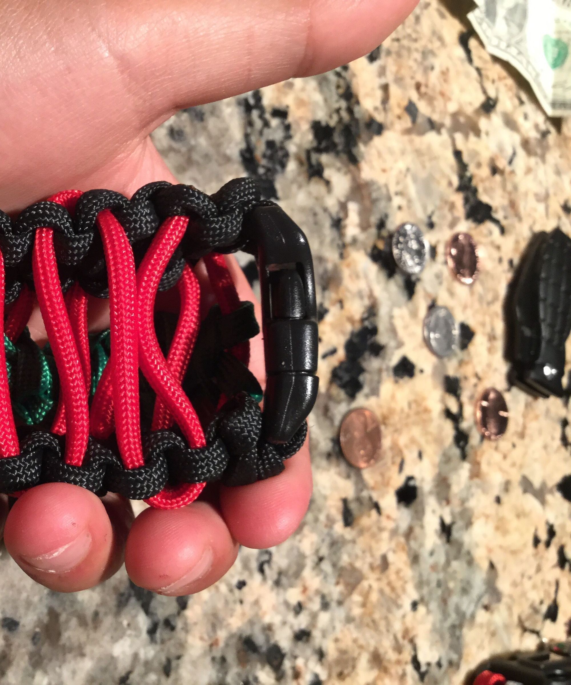 How to Make a Simple Paracord Knife Pouch Out of an Old Paracord Bracelet
