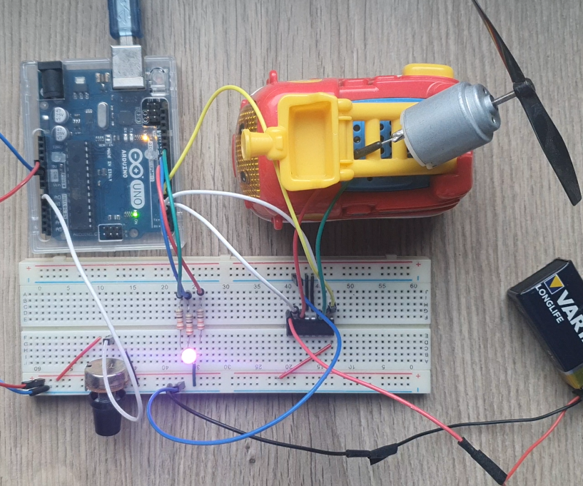Arduino UNO + MCC + L293D + LED RGB + Potentiomètre