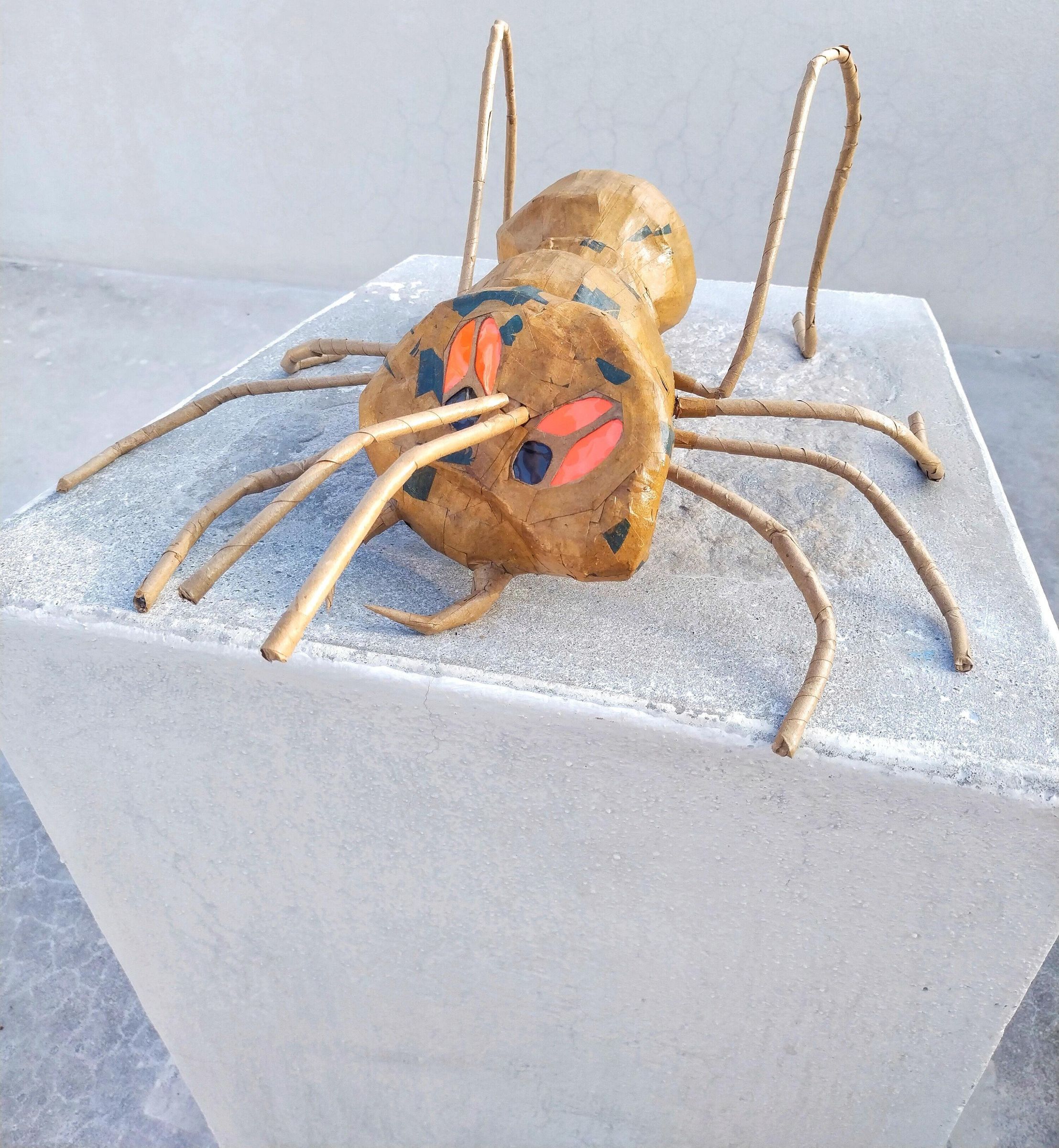CARDBOARD ANT XL