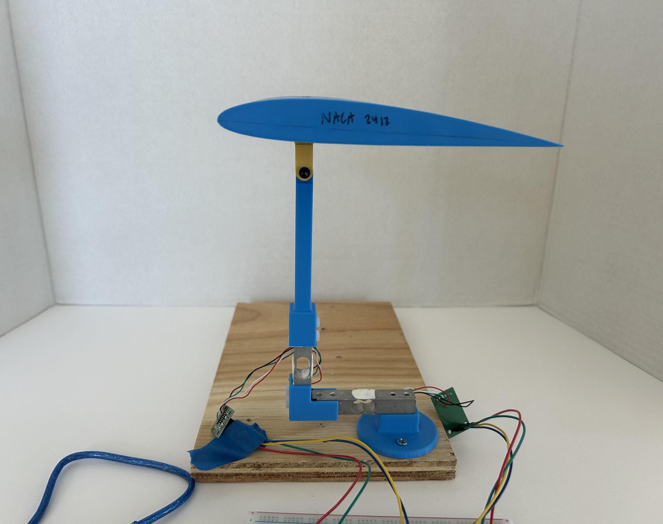A Force Balance to Measure Lift and Drag in Small-Scale Wind Tunnels