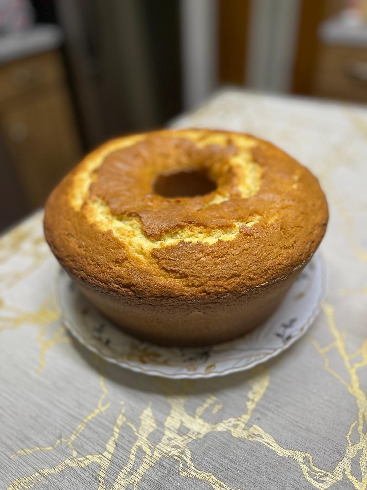 How to Make a Fluffy Vanilla Cake